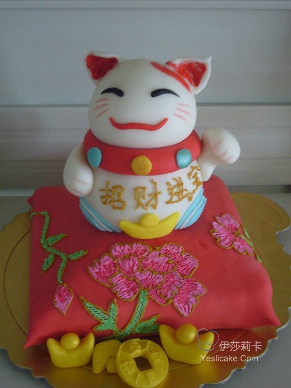 刚完工的招财猫蛋糕