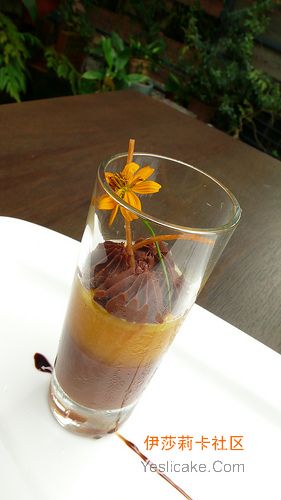 杯饰巧克力柳橙慕斯